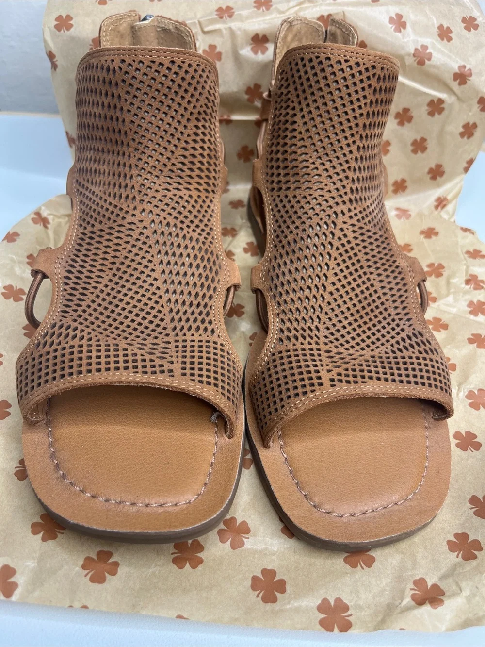 Lucky Brand Brown Perforated Gladiator Sandals LK – BARTEGA pinto gladiator